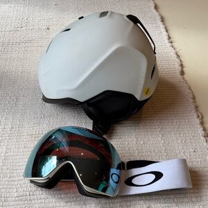 Oakley White and Black Helmet with Goggles
